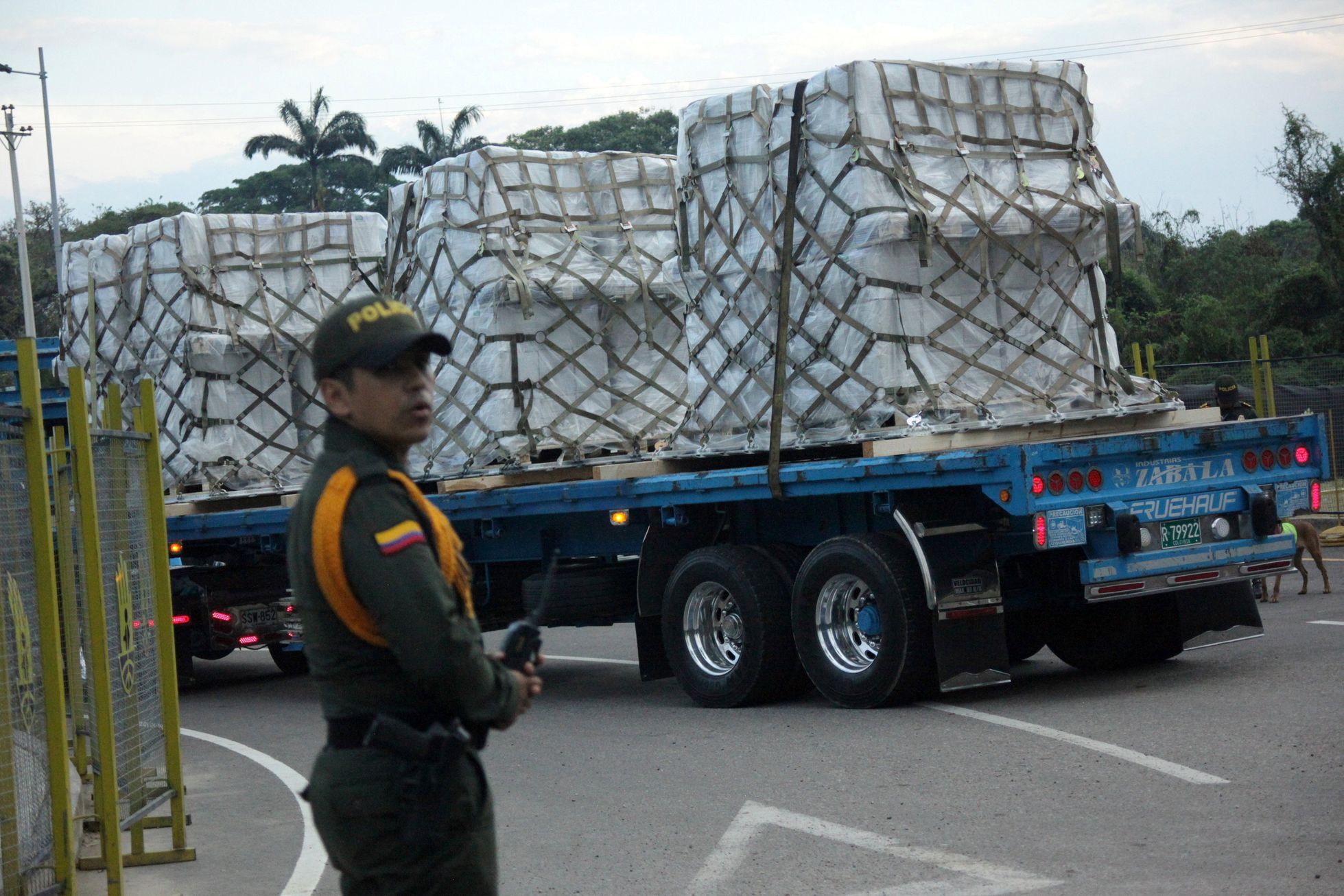 Humanitární pomoc pro Venezuelu dorazila na kolumbijskou hranici