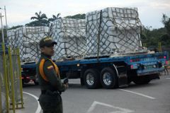 Dorazí 300 tun léků z Ruska, oznámil Maduro. Americkou pomoc označil za "past"