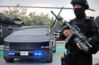 Bezpečnost ve stylu sci-fi: Tesla Cybertruck brázdí ulice Mexika před fotbalovým MS