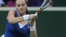 Česká tenistka Petra Kvitová v utkání Fed Cupu 2012 proti Srbce Aně Ivanovičové.