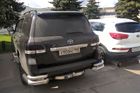Pokud bych se chtěl v Moskvě uchytit jako obchodník s automobily, určitě bych musel mít v nabídce typ Toyota Land Cruiser s osmiválcovým motorem. Jezdí jich tu spousta.