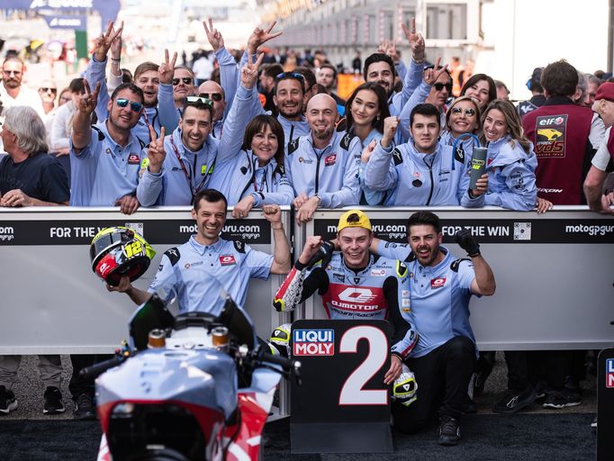 Filip Salač slaví druhé místo ve VC Francie Moto2 2023