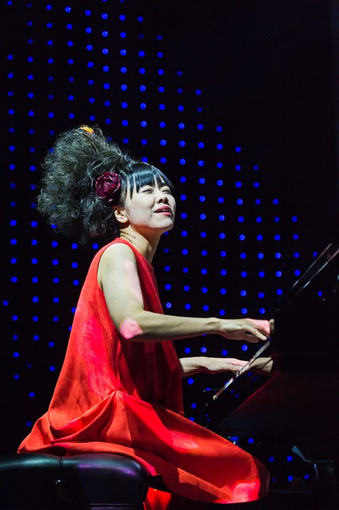 Snímek z koncertu Hiromi na brněnském Jazzfestu.