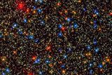 Pohled do kulové hvězdokupy Omega Centauri. Kulové hvězdokupy obsahují na malém prostoru obrovské množství hvězd.