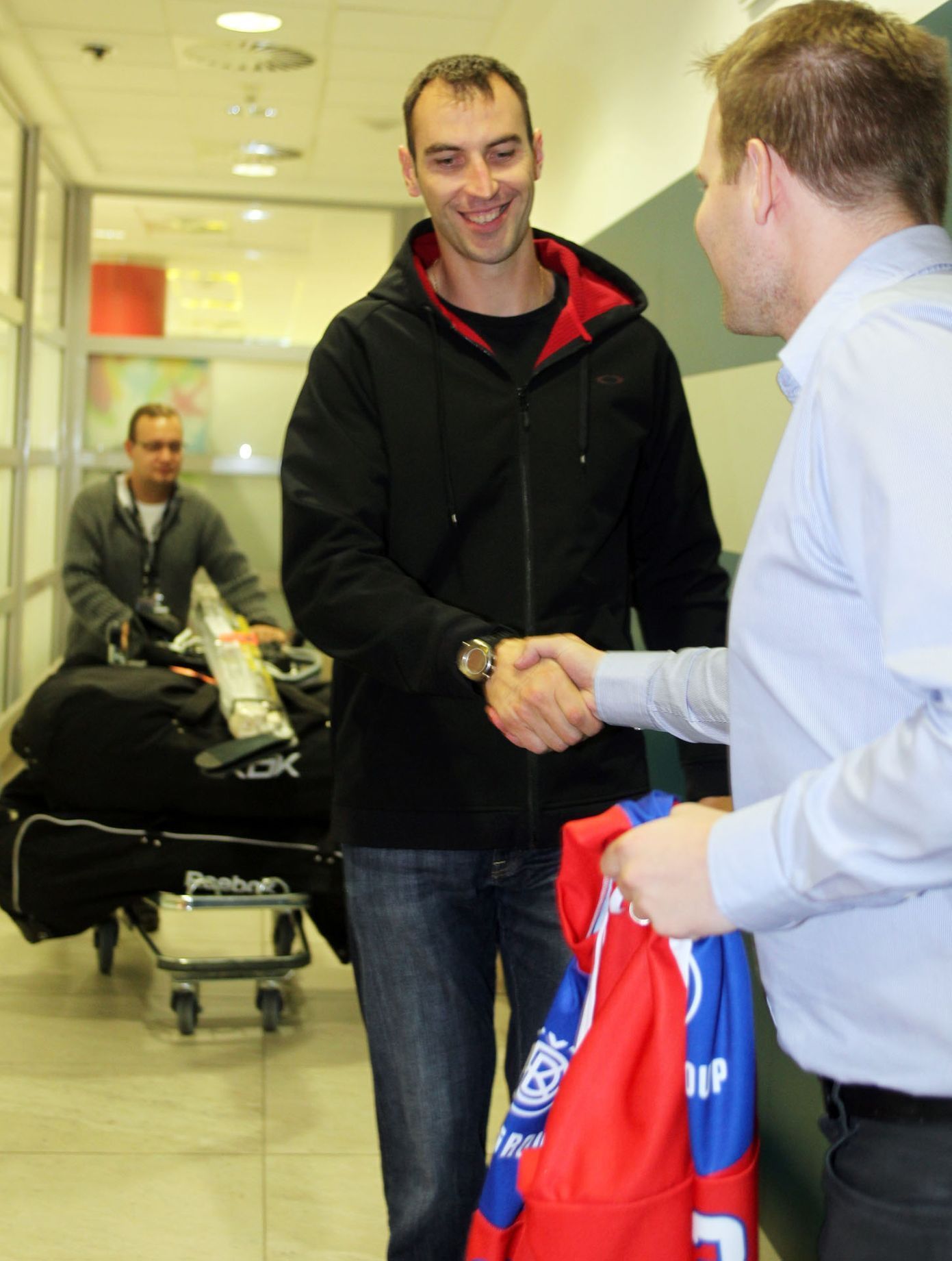 Zdeno Chára přiletěl do Prahy