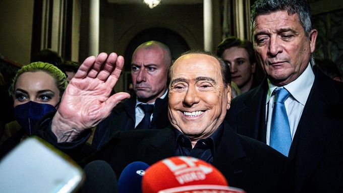 V roce 2022 se Silviu Berlusconimu podařil politický comeback, když se stranou Forza Italia per la Lombardia uspěl ve volbách.