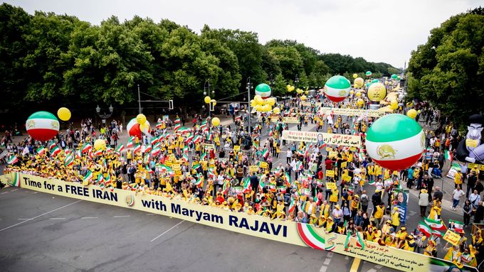 Demonstrace na podporu Íránu.