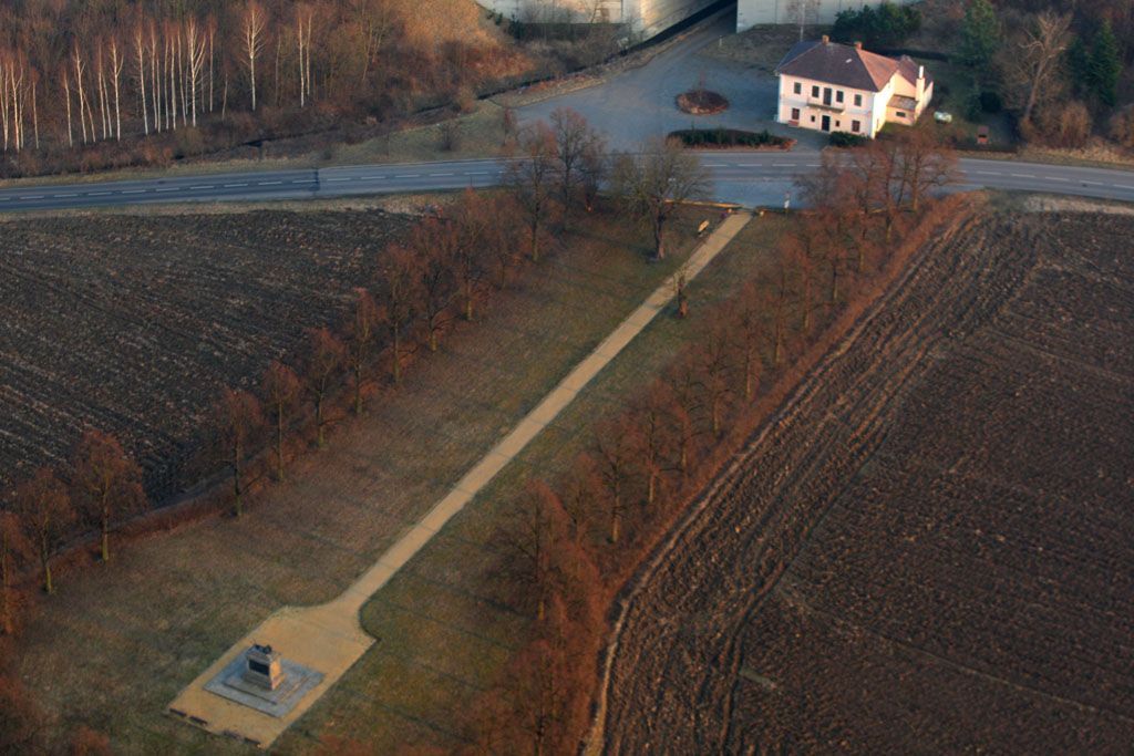 Letem nad Českým středohořím a dálnicí D8