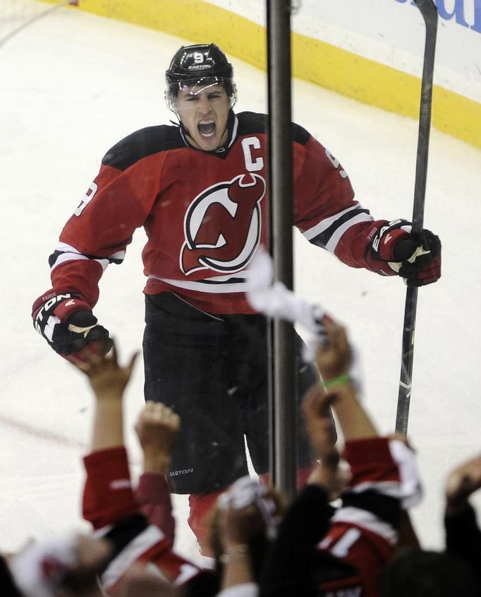 Devils - Flyers, 3. zápas Stanley Cup (Parise, radost)