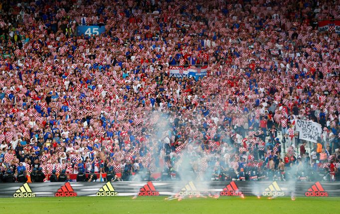 Euro 2016,Česko-Chorvatsko: výtržnosti chorvatský fanoušků