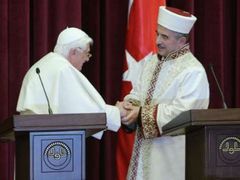 Benedikt XVI. na návštěvě Turecka 28.listopadu 2006.