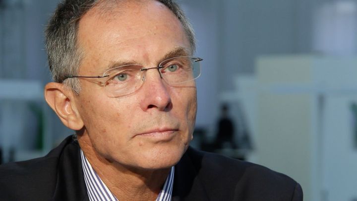 Střet mezi demokratickými a autoritářskými systémy se zostřuje, říká ekonom Švejnar