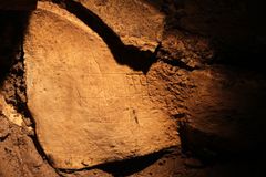 Archeologové našli na Hradě fresku starou tisíc let