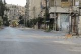 Pes toulavý. Zamalka, předměstí Damašku, jež se stalo terčem chemického útoku koncem srpna. Pes kráčí zničenou ulicí. Zdejší lidé, kteří útok přežili, stále sužují zdravotní problémy. Snímek pořízen začátkem října.