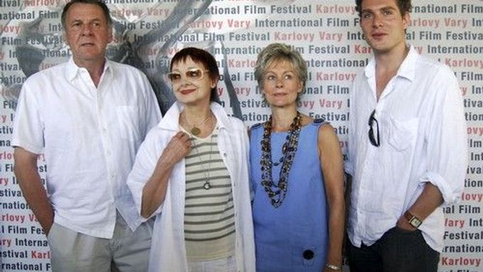 Herecká delegace filmu Vějíř lady Windermerové na karlovarském festivalu