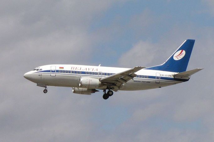 http://upload.wikimedia.org/wikipedia/commons/thumb/2/25/Belavia_B737-500_EW-251PA.jpg/800px-Belavia_B737-500_EW-251PA.jpg