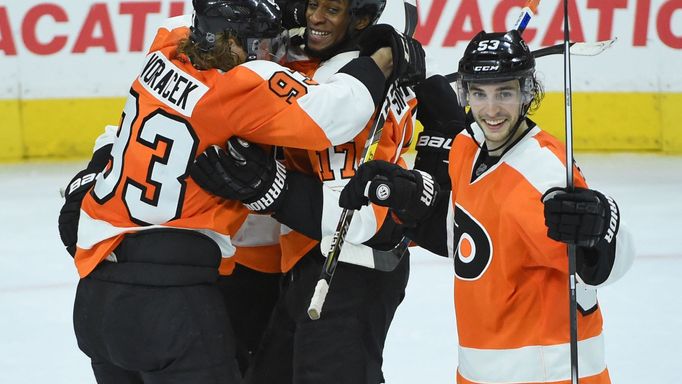 Wayne Simmonds, Jakub Voráček a Shayne Gostisbehere