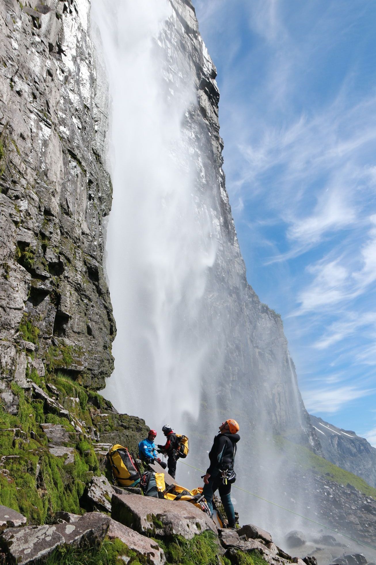 Průstup vodopádem Vinnufossen