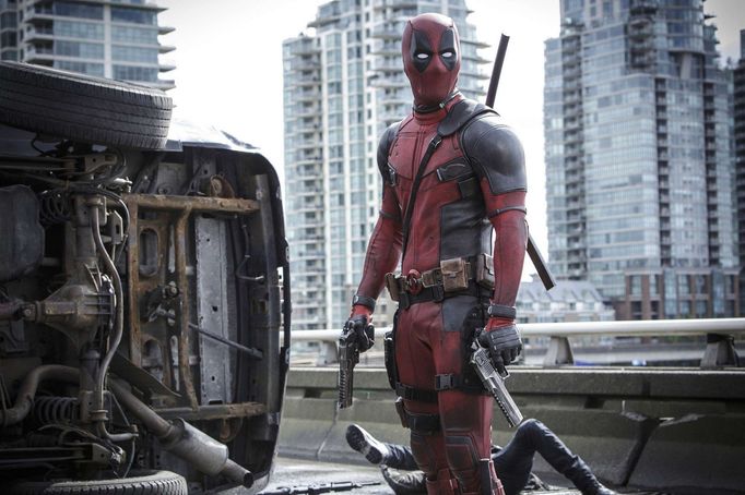 Ryan Reynolds jako Deadpool.