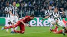 Fotbal, Juventus - Bayern: Mario Mandžukič dává gól na 0:1