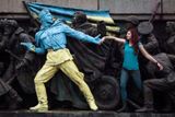 O méně než rok později, 22. února 2014, se na památníku v Sofii objevily postavy v ukrajinských národních barvách a nápis "Sláva Ukrajině". Bylo to gesto podpory ukrajinskému protestnímu hnutí Euromajdan, které způsobilo pád vlády Viktora Janukovyče.