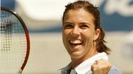 Australian Open 2002 (finále) - Švýcarka Martina Hingisová po zisku prvního setu vedla ve druhém už 4:0, ale Američanka Jennifer Capriatiová ve čtyřicetistupňovém vedru postupně odvrátila čtyři mečboly, tie-break vyhrála 9:7 a nakonec se radovala z triumfu.