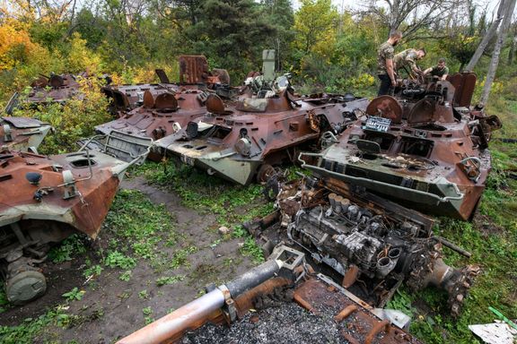 Zničené ruské tanky a obrněné transportéry u ukrajinského města Izjum v Charkovské oblasti.
