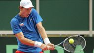 Tomáš Berdych v utkání s Francouzem Gilesem Simonem.