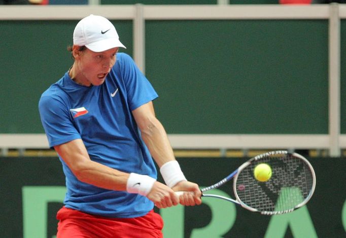 Tomáš Berdych v utkání s Francouzem Gilesem Simonem.