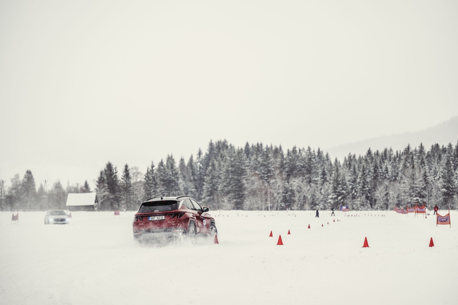 Hyundai SUV na sněhu