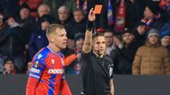 Ve třetí minutě nastavení šli hosté dokonce do devíti, když Samuel Gigot viděl červenou kartu. Opět po surovém zákroku, tentokrát na rozběhnutého Cadua.