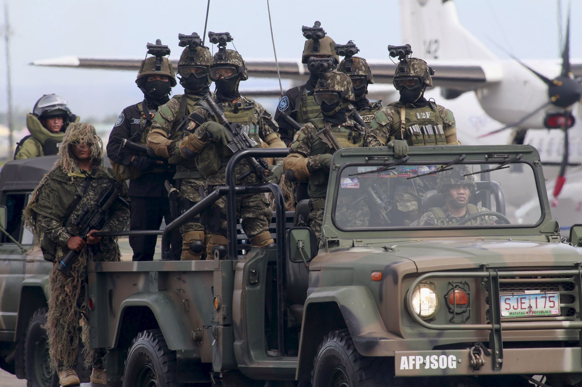 Filipínští vojáci na přehlídce.