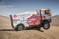 Loprais na Dakaru ztratil přes hodinu a klesl na šesté místo