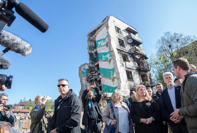 Český prezident Petr Pavel je společně se slovenskou prezidentkou Zuzanou Čaputovou na návštěvě Ukrajiny.