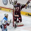 Extraliga: Sparta - Plzeň (Sasha Treille, Václav Pletka)