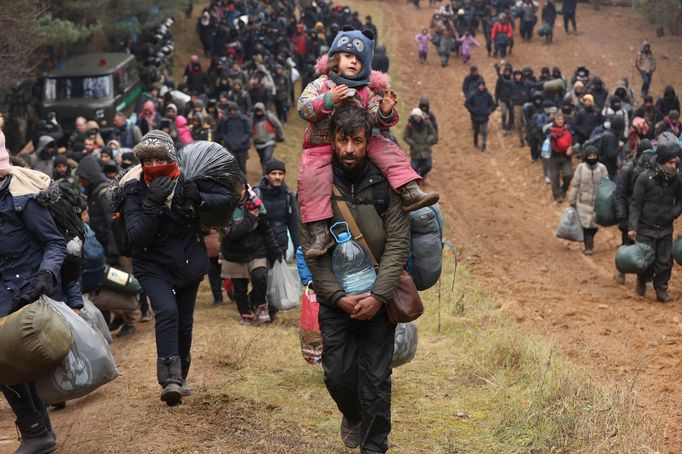 Migranti na bělorusko-polské hranici.