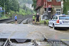 Na severu Čech se uklízí po povodni, v Děčíně obnovují vlakové spojení s Německem
