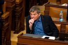 "Udělali ze mě blba." Do sněmovny míří žokej Váňa, který tam dosud řekl 117 slov