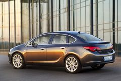 Opel přidává pro model Astra karoserii sedan