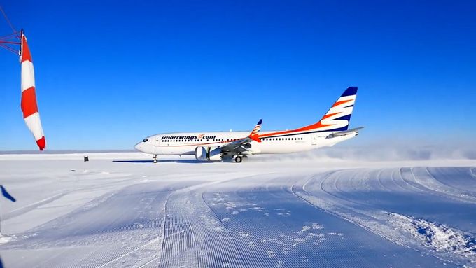 České aerolinky Smartwings přistály jako první na světě s letadlem Boeing 737 MAX na Antarktidě.