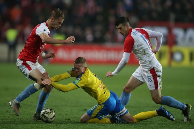 Tomáš Souček a Ondřej Kúdela v zápase 16. kola Slavia - Teplice