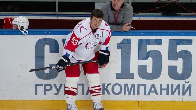Podívejte se, jak po bujaré noci dopadlo Žerděvovo Bentley. Ruská hokejová hvězda na hotelu v Moskvě slavila smlouvu se Lvem Praha.