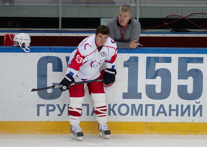 Ruský hokejista Nikolaj Žerděv v exhibičním utkání před sezónou 2012/13.