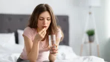 Pilulka není bonbon. Jak zjistit, jestli bereme léků až moc?