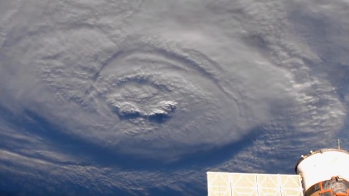 Snímky ze satelitů ukazují obrovský rozměr hurikánu Florence