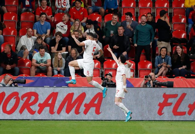 Švýcaři slaví gól v zápase Ligy národů Česko - Švýcarsko