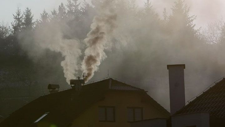 Spousty Čechů kašlou na pokuty za starý kotel. Kontroly chodí i na udání sousedů; Zdroj foto: bon, Aktuálně.cz