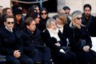 Obřad se uskutečnil v pátek odpoledne. Nechyběla na něm Aznavourova manželka Ulla Thorsellová, dcera Katia a syn Mischa.