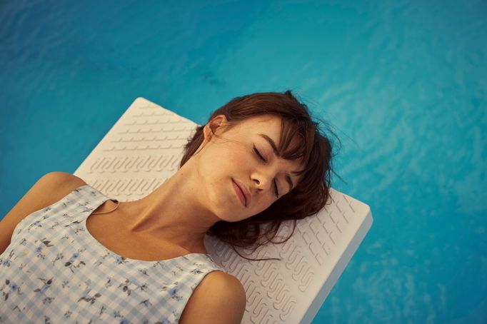 Daisy Edgar-Jonesová jako Marianne.