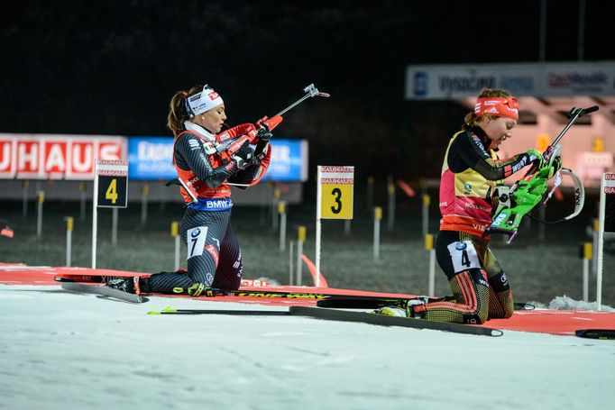 SP v NMNM, stíhačka Ž: Dorothea Wiererová  (7) a Laura Dahlmeierová (4)